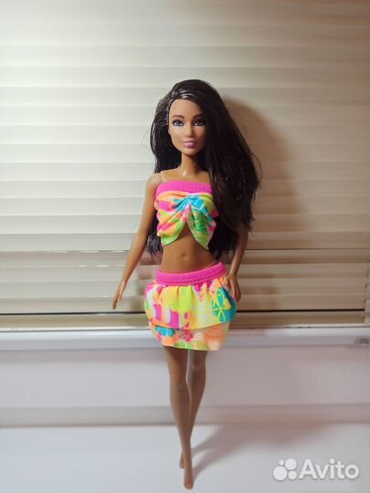 Барби йога Джун на статичном теле