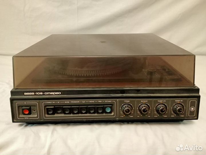 Проигрыватели виниловых пластинок разные