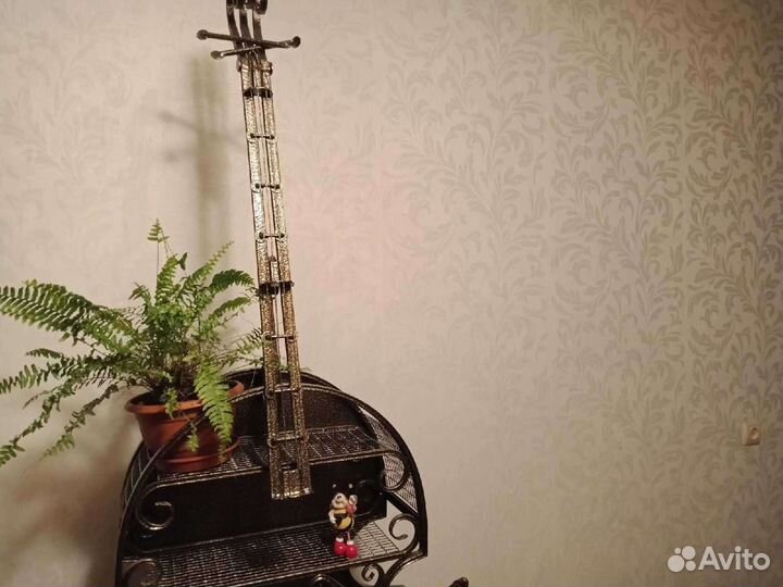 Стеллаж. Декор-элемент. Контрабас