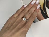 Кольцо с бриллиантом 0,61ct и россыпью