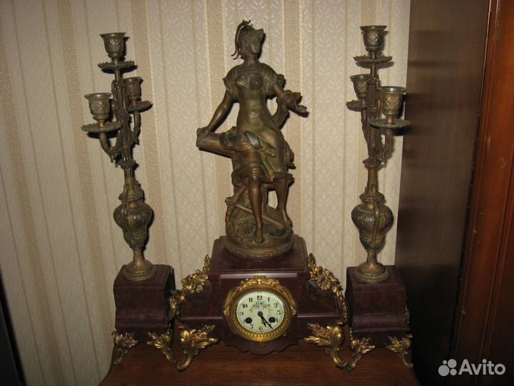 Каминные антикварные часы с подсвечниками Руссо