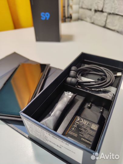 Samsung Galaxy S9, 4/64 ГБ