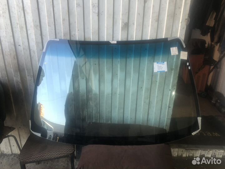 Лобовое стекло carina E