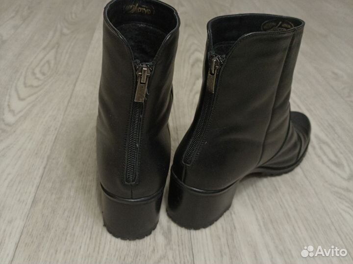 Женские демисезонные ботинки кожаные