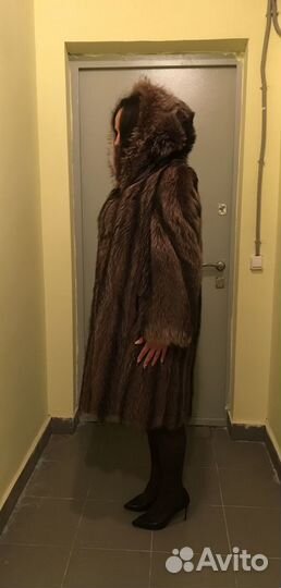Шуба из енота с капюшоном