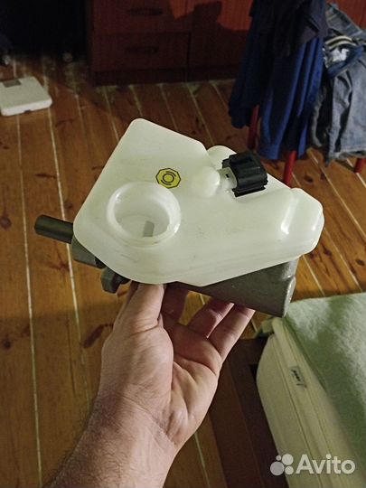 Цилиндр тормозной главный