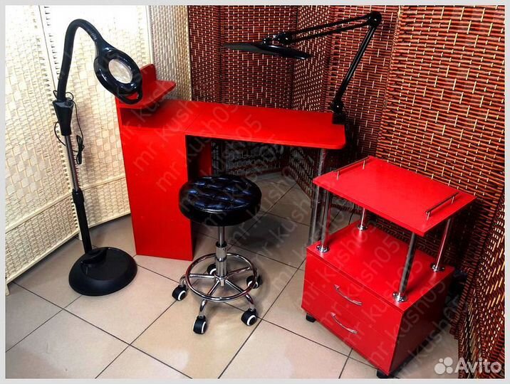 Маникюрный стол