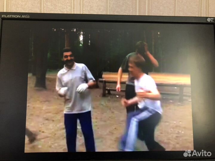 Монитор LG 19