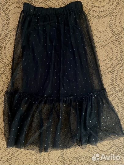 Две пары брюк и одна юбка миди