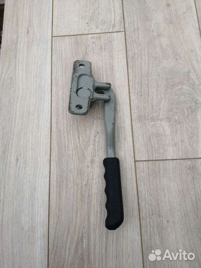 Запорный крюк борта Газель