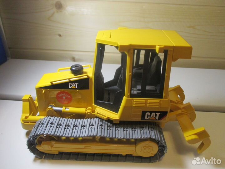Игрушка модель Бульдозер CAT caterpillar bruder