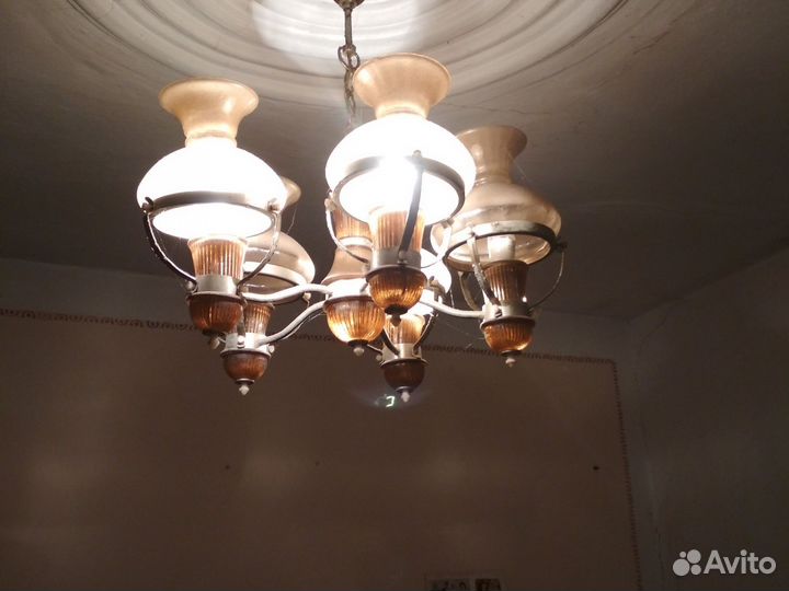 Люстра красивая целая,а отмыть вообще заблестает