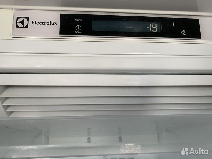 Встраиваемый морозильник Electrolux