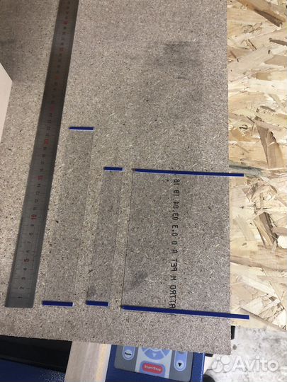 Обрезки прозрачного пластика