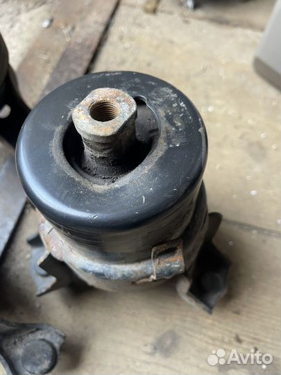 Подуши двигателя Toyota Highlander