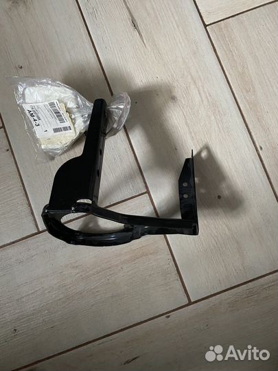 Кронштейн насоса VAG 06A906615L