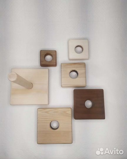 Вертикальная пирамидка Монтессори