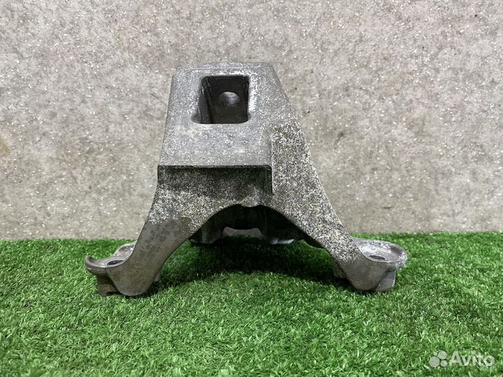 Кронштейн крепления двигателя N63R BMW G11 G12