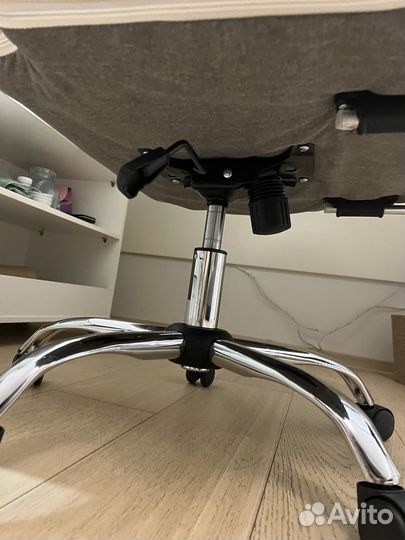 Компьютерное кресло белое