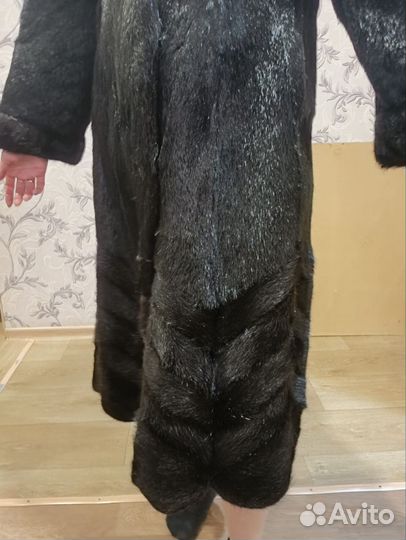 Шуба из стриженой нутрии с капюшоном