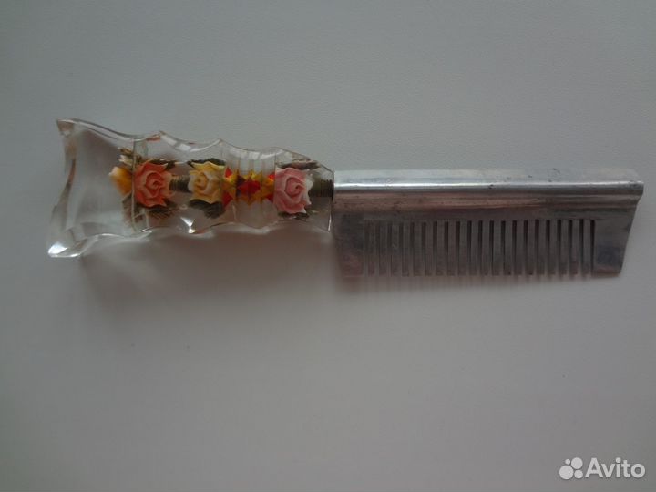 Расческа с с наборной рукояткой и розочками