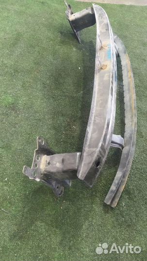 Усилитель бампера передний Volkswagen Passat