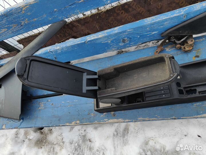 Подлокотник Passat b5