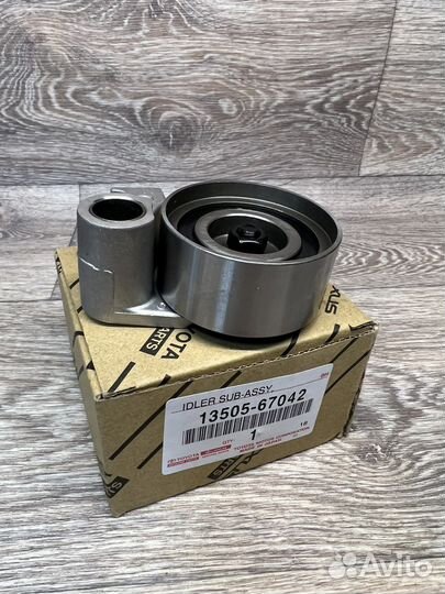 Ролик натяжителя ремня грм Toyota, 13505-67042