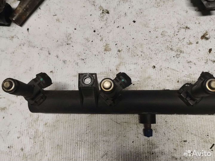 Топливная рампа форсунки Пежо 307