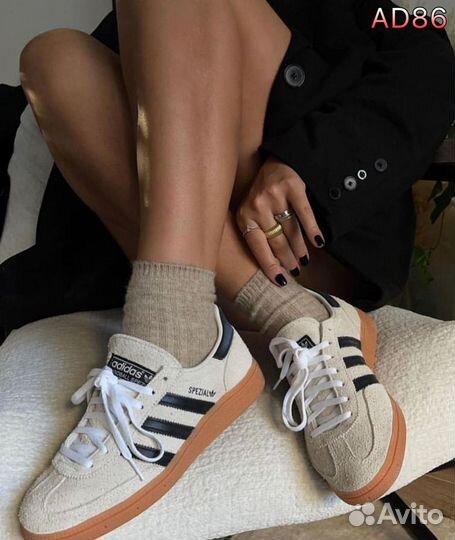 Кроссовки adidas spezial