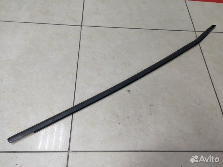 Молдинг двери передний правый Volkswagen Passat B6