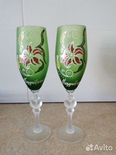 Бокалы под шампанское