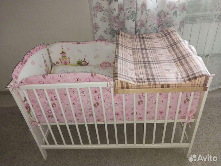 Белая детская кроватка Икеа Хенсвик, матрас, доска