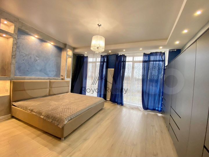 3-к. квартира, 250 м², 2/2 эт.