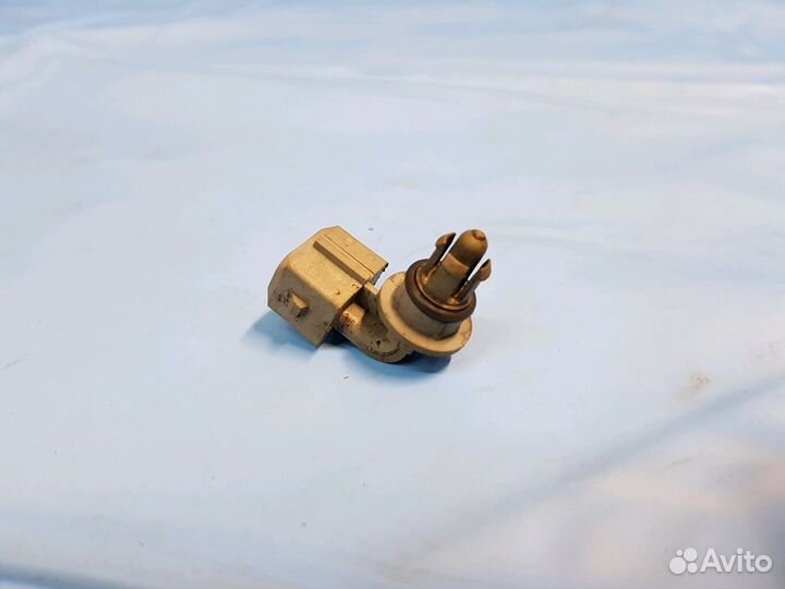 Датчик температуры воздуха на впуске Рено Логан