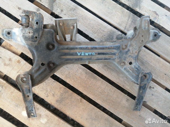 Подрамник передний Volkswagen Vento седан ABU 1993