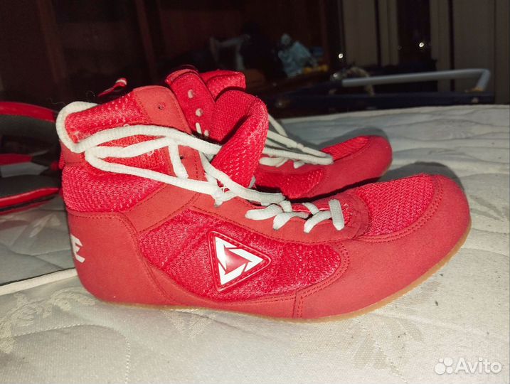 Шлем,перчатки,боксерки