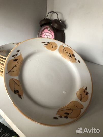 Набор фарфоровых новых тарелок