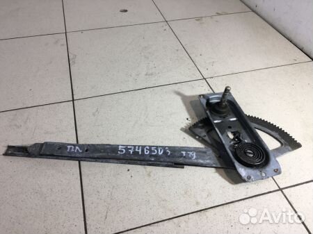 Стеклоподъемник механический передний левый