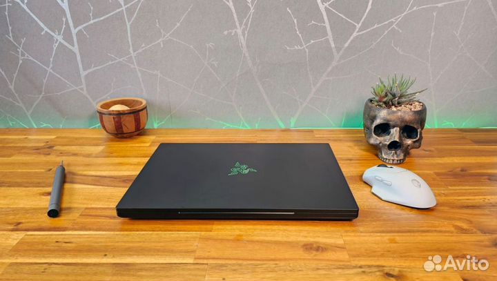 Razer Blade 16 i9 13950HX / RTX 4080 / 32GB / 2.5K