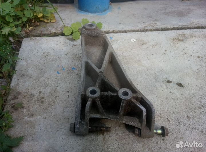 Кронштейн крепления генератора Нексия