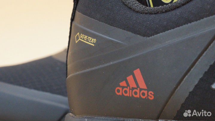 Кроссовки Adidas goretex