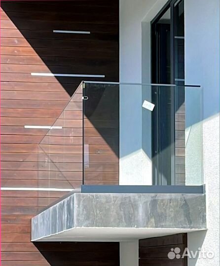 Балконные ограждения из закаленного стекла