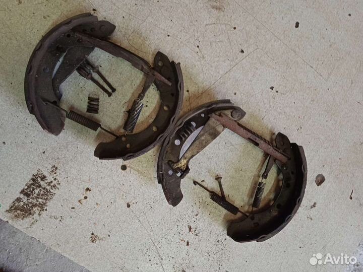 Механизм ручника + колодки audi 80 b3 ауди 80 б3