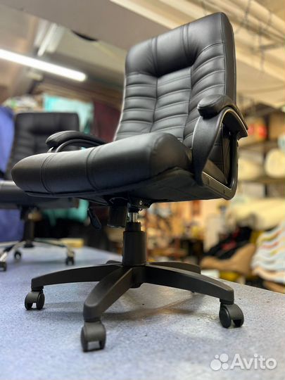 Офисное компьютерное кресло