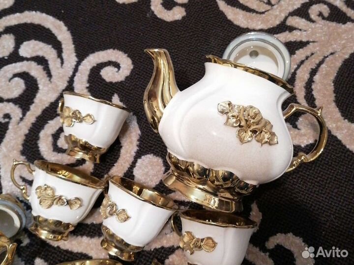 Чайник, сахарницу, 6 чашек