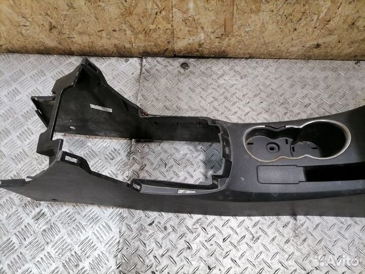 Подлокотник Geely Emgrand EC 7