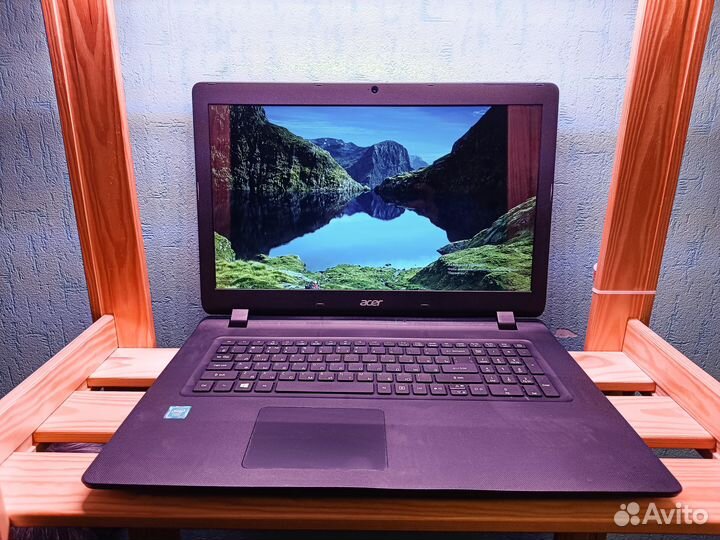 Ноутбук Acer ES1-732 N16C3