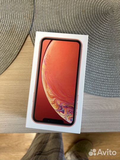 Коробка от iPhone XR