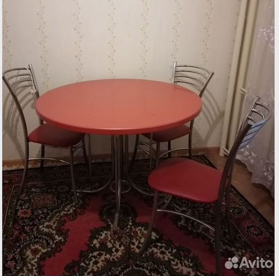 Кухонный стол